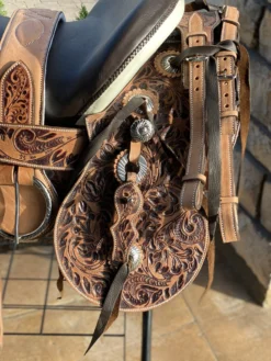 Montura Charra Con Cantina Redonda Y Herraje -Rodeo Western Sales image 015cb0f1 131c 4116 a15f cfaa6cfb0245 scaled