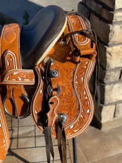 Montura Cola De Pato Con Cantina -Rodeo Western Sales image 119a3740 5b6b 4e84 849e 678726911ade scaled