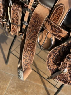Montura Charra Con Cantina Redonda Y Herraje -Rodeo Western Sales image 3364d711 b675 4261 9089 adee88a8ff05 scaled