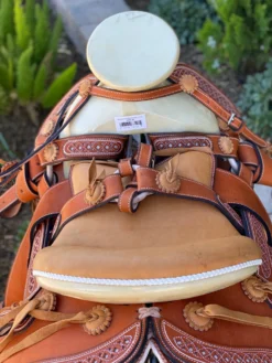 Montura Charra Redonda Con Cantina -Rodeo Western Sales image 3510ebc6 7973 45b6 957b f0ce9ac1a547 scaled