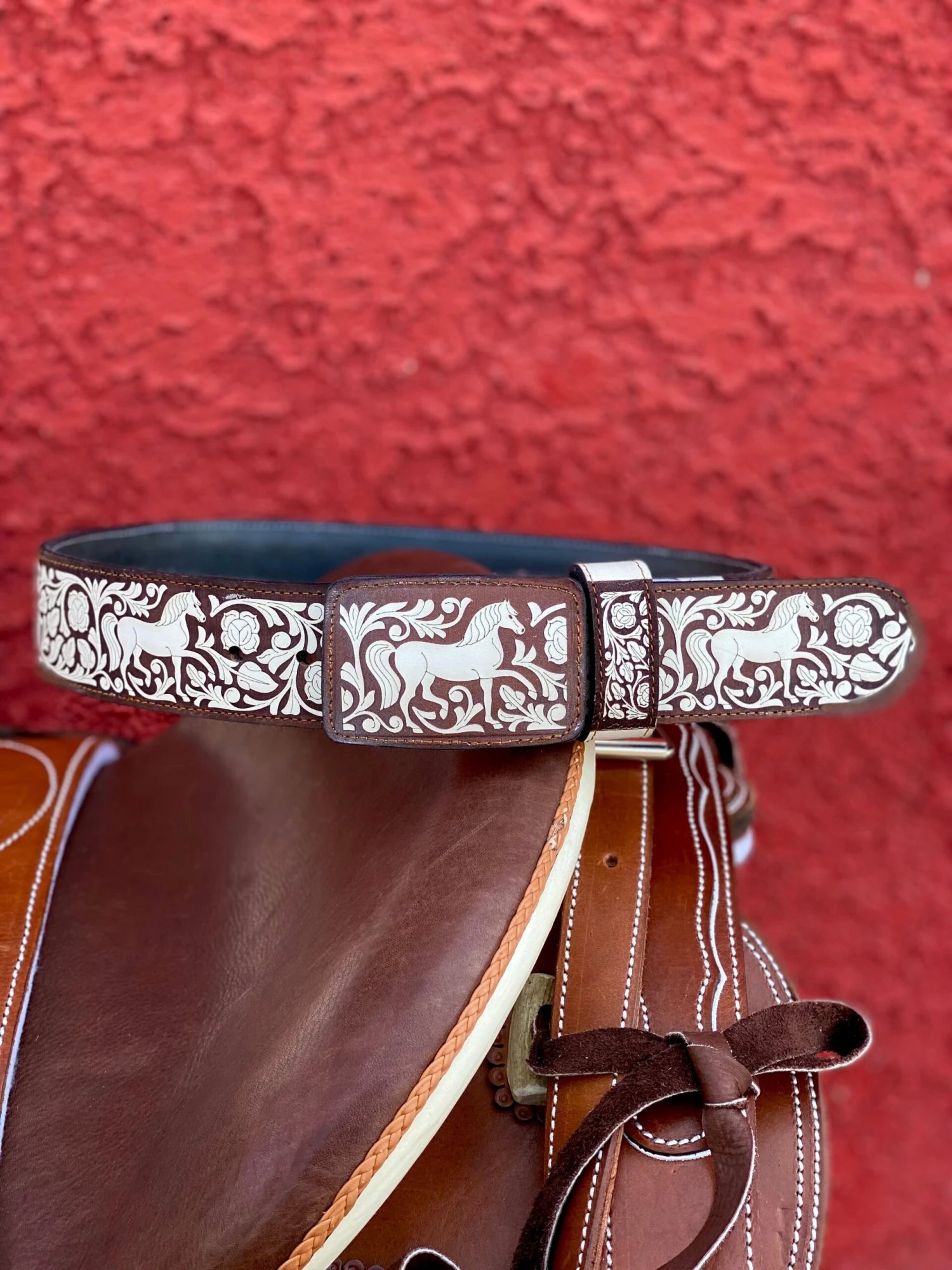 Men's Cinto Lazer - Caballitos En Color Cafe Con Blanco 1 Men's Cinto Lazer - Caballitos En Color Cafe Con Blanco