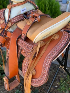 Montura Charra Redonda Con Cantina -Rodeo Western Sales image fa5f3091 57cd 4fa5 91af 26b2ebc285d7 scaled